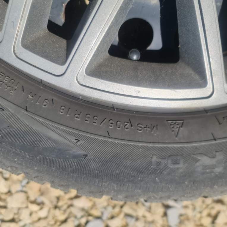 Opony zimowe Nokian + felgi stalowe r16 ford focus 5x108