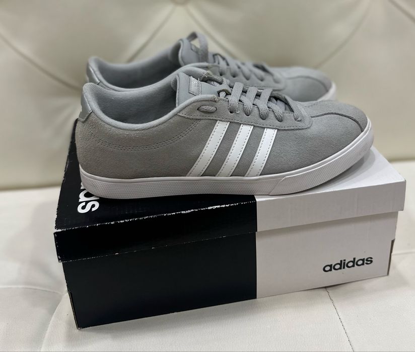 Кросівки жіночі adidas сірі замша р.38,5