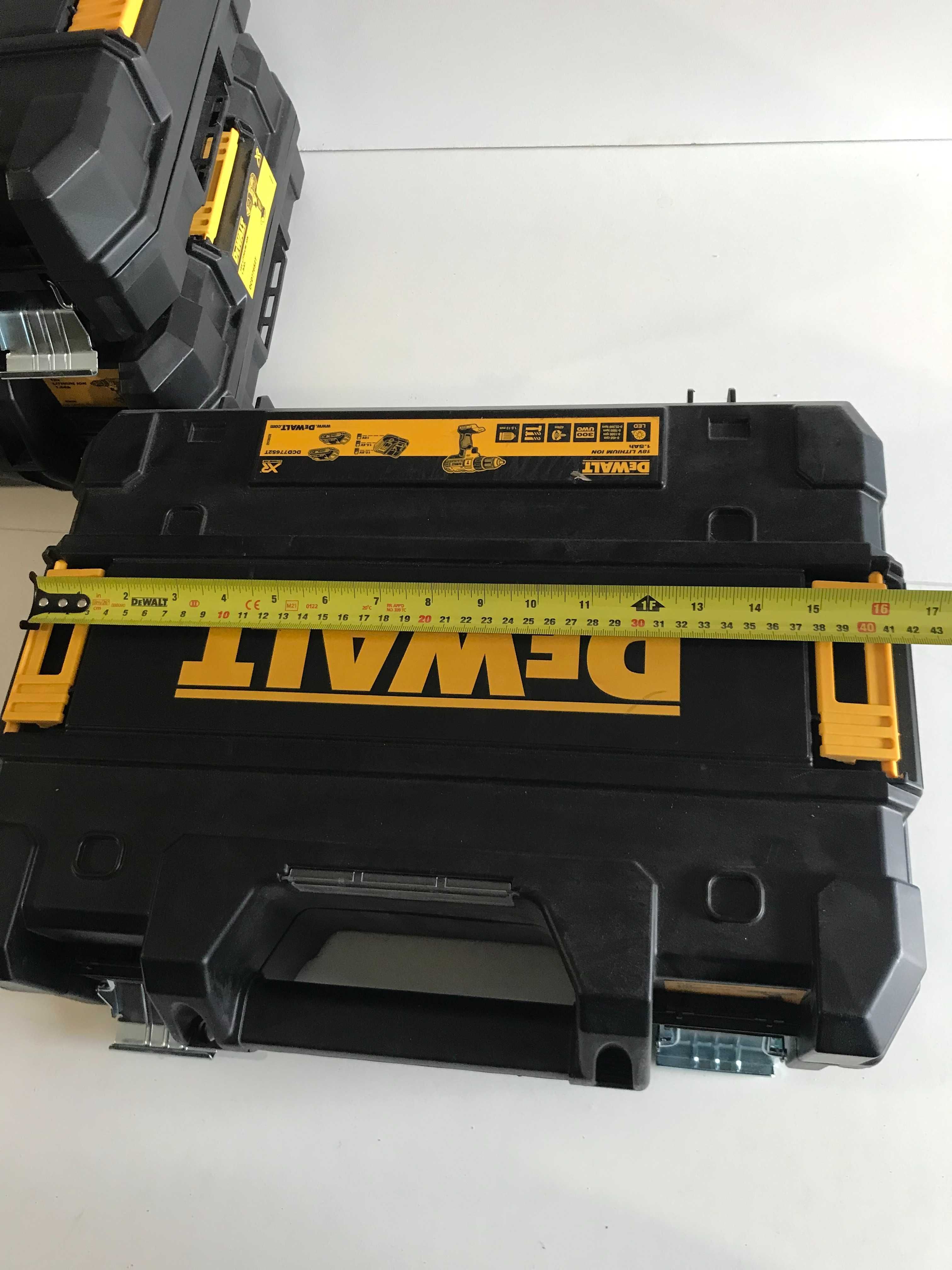 Ящик Dewalt для шуруповертів,для акумуляторів на 2Ан, оригінал