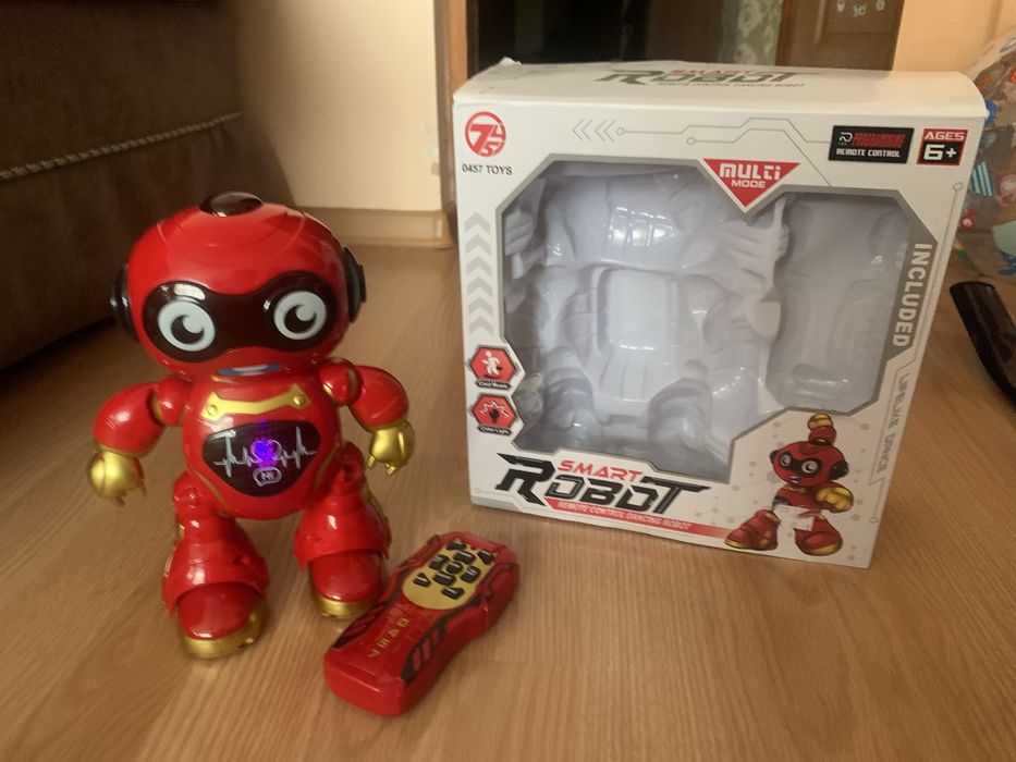 Робот музичний,музыкальный,на пульті,на пульте,радіокеруванні