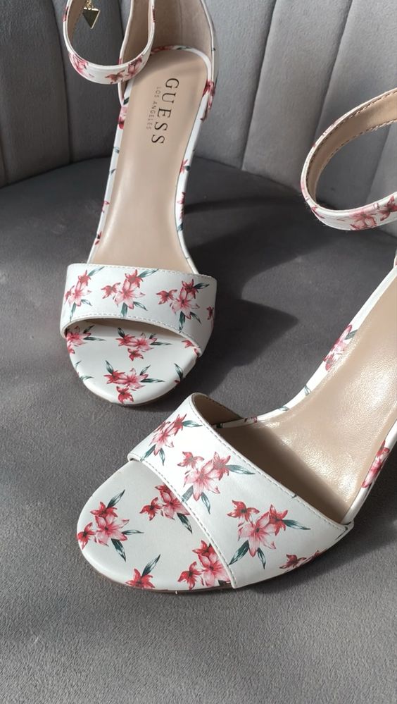 GUESS ОРИГІНАЛ. Нові жіночі босоніжки білі каблук 35.5 квіти