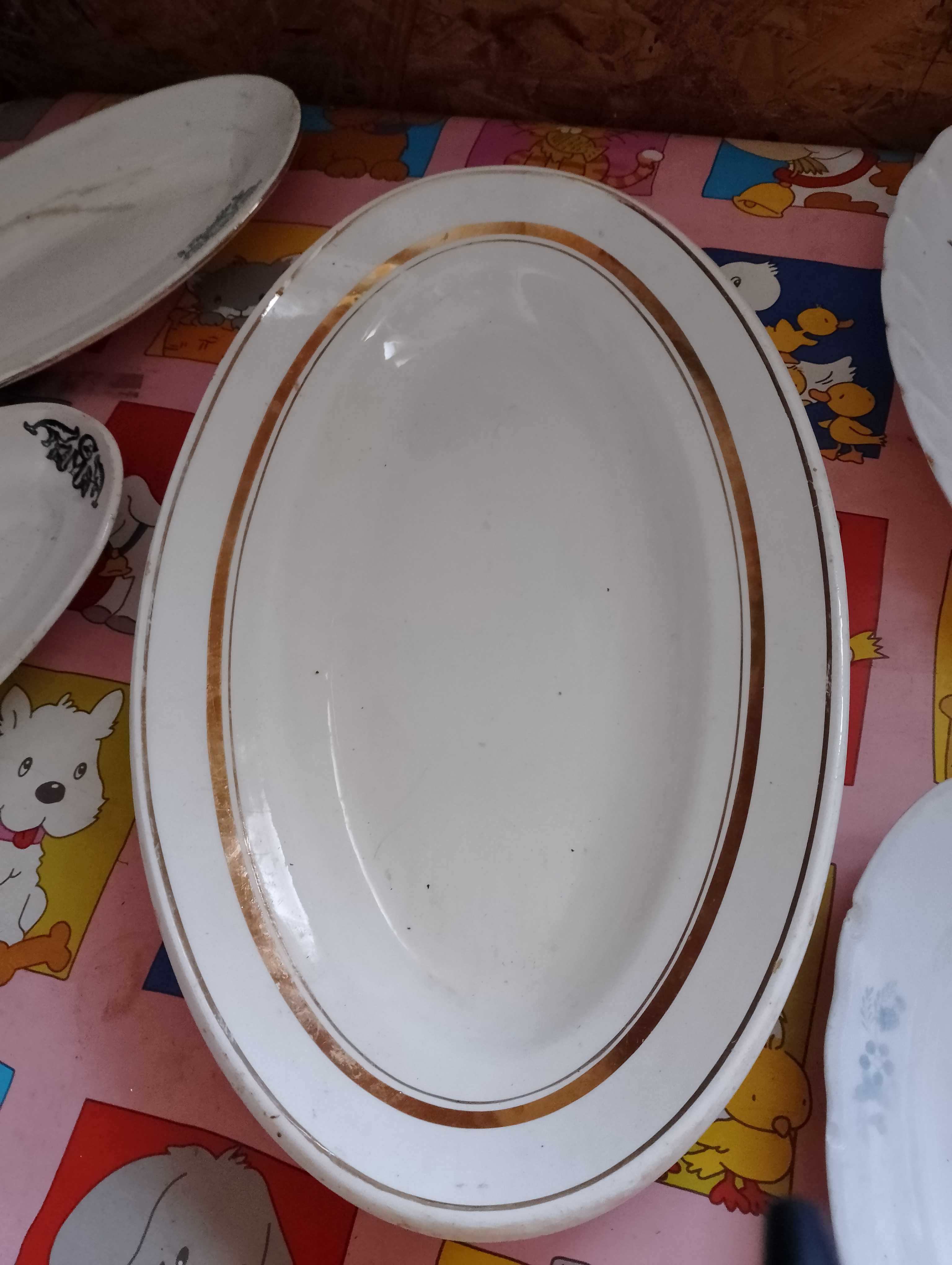 Посуда кухонная (селедочницы, тарелки ,блюдца)