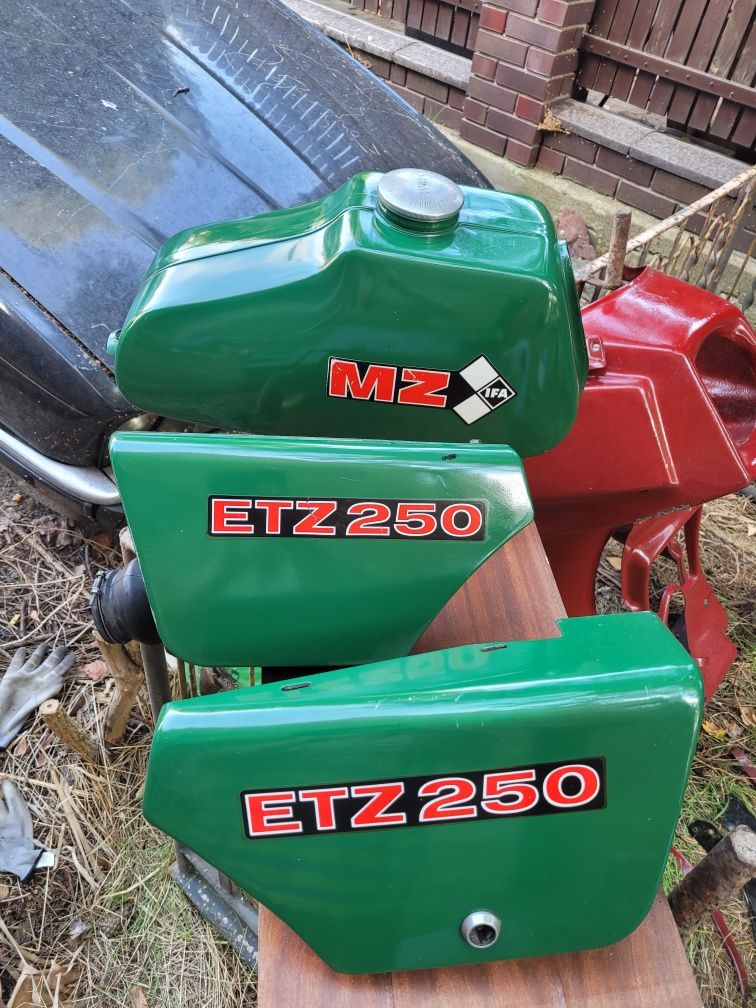 Oryginał DDR MZ ETZ 250 -przód bak paliwa,siedzenie,tlumik,bak ,boczki