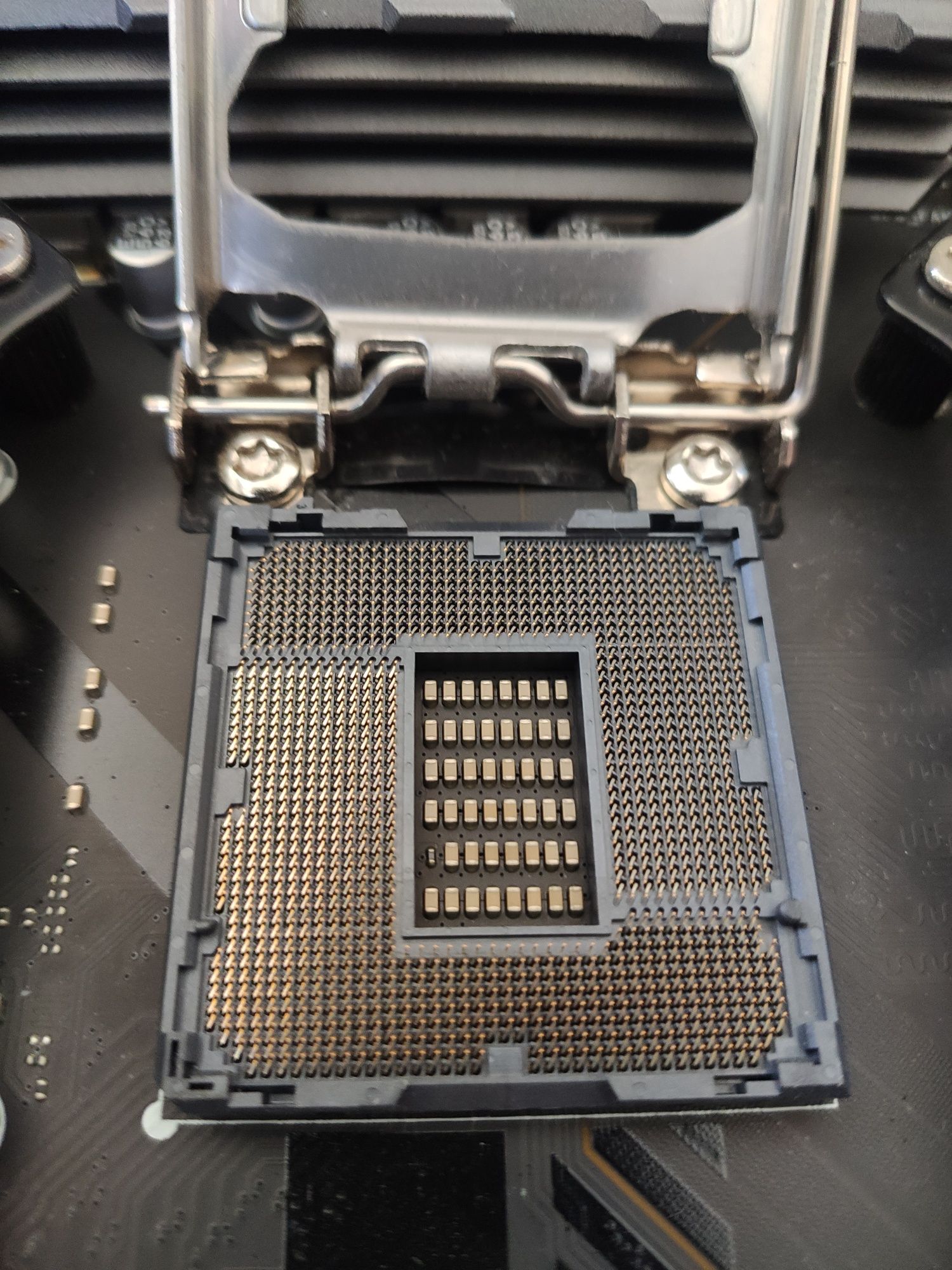 СРОЧНО Продаю MSI MAG B560 tomahawk wifi