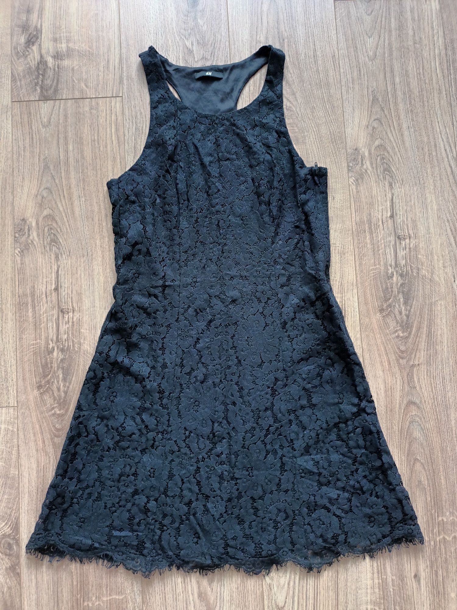 Czarna koronkowa sukienka H&M