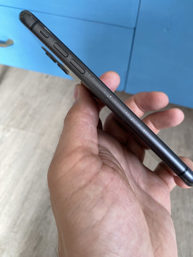 iPhone 11 (64 Gb)