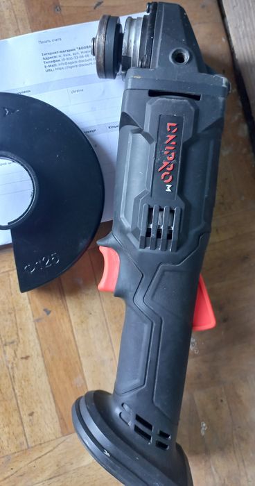 Аккумуляторна болгарка Дніпро-М шліфмашинка