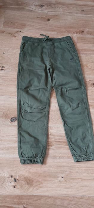 3 pary spodnie joggery 4F Reserved rozm. 157