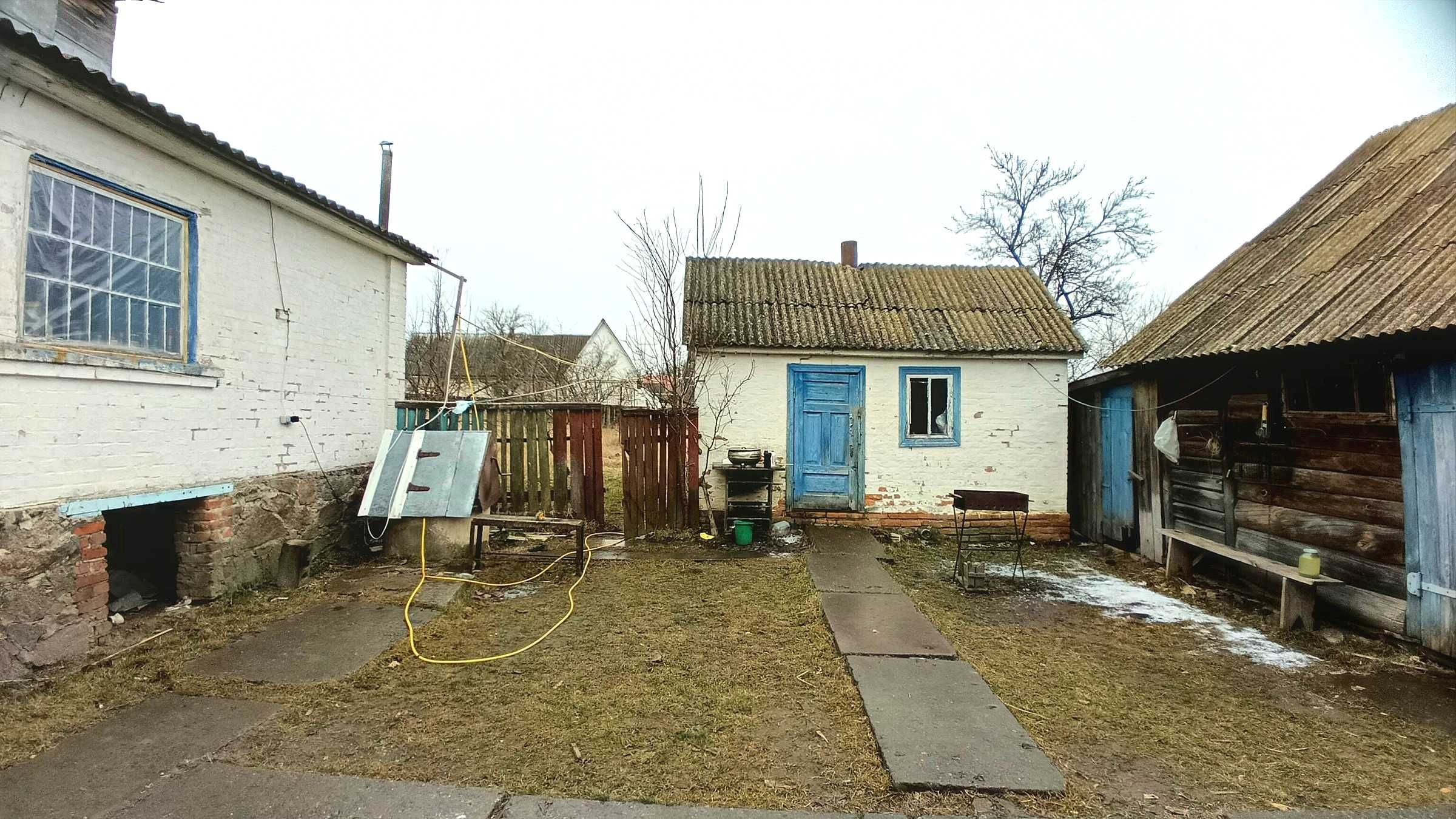 Продам жилий,цегляний будинок з вихідом до озера.Від Києва 45км.