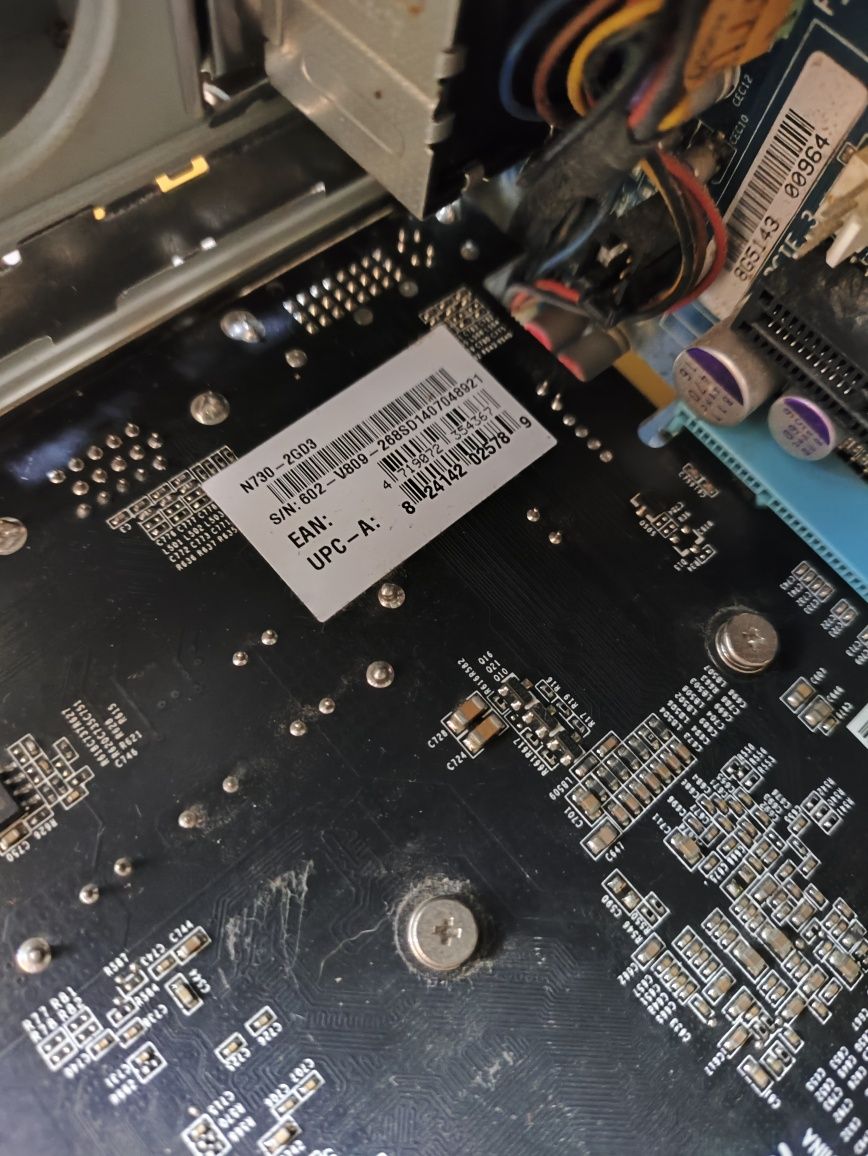 Komputer GIGABYTE GA-EP31-DS3L + Intel E5200+500GB+GT9600+Poseidon 310