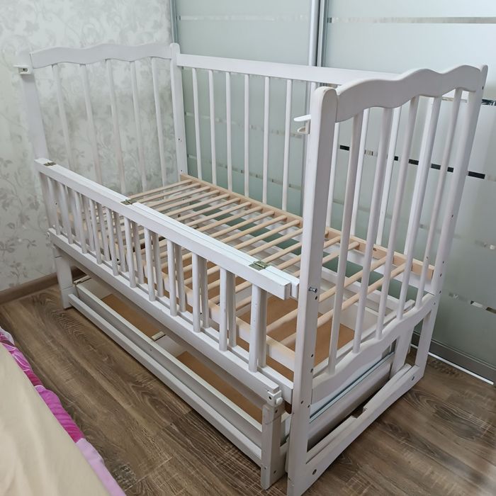 Дитяче ліжечко з відкидною боковиною + матрас