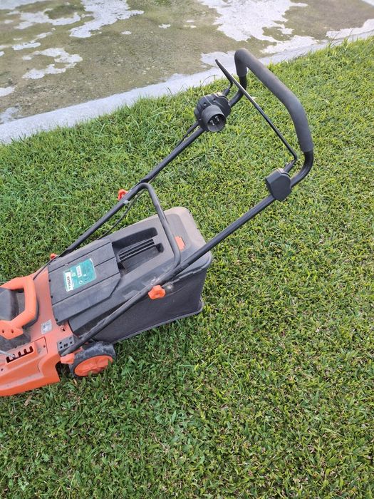 Maquina de cortar relva elétrica