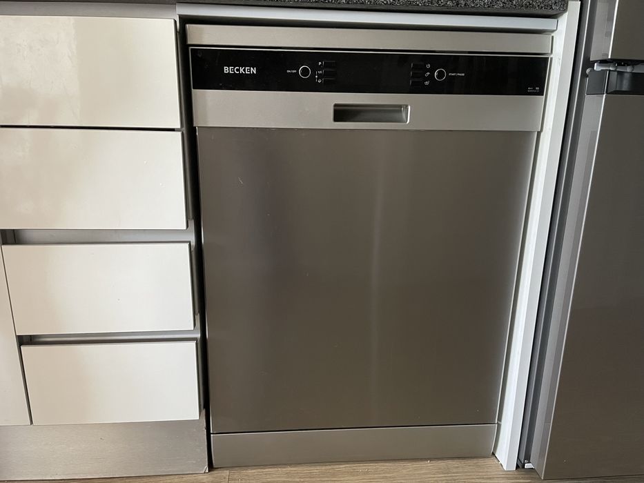 Maquina de Lavar Loiça Becken BDW2745 IX