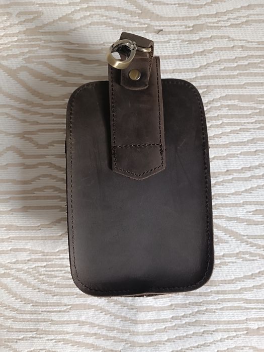 Bolsa de cintura em couro