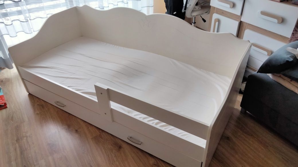 Łóżka dziecięce z materacem