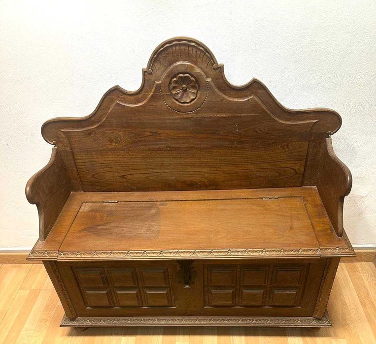 Banco antigo com arrumação, arca ou baú  120 cm comprimento