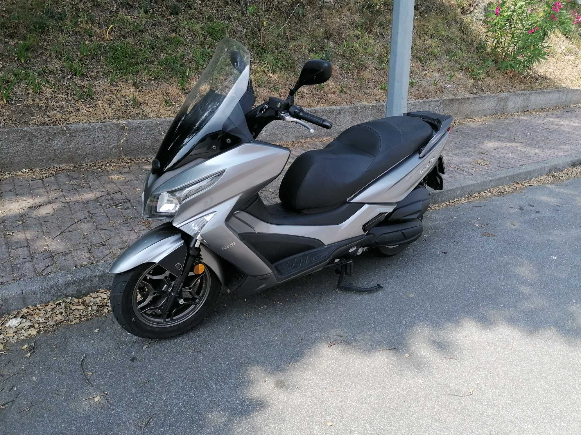 Kymco Grand Dink 125 cm3 - 2018 - Como Nova - Aceito Troca por Carro