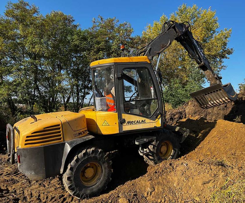 Uslugi koparka Mecalac 12 mxt roboty ziemne obsluga wyburzenia WROCLAW