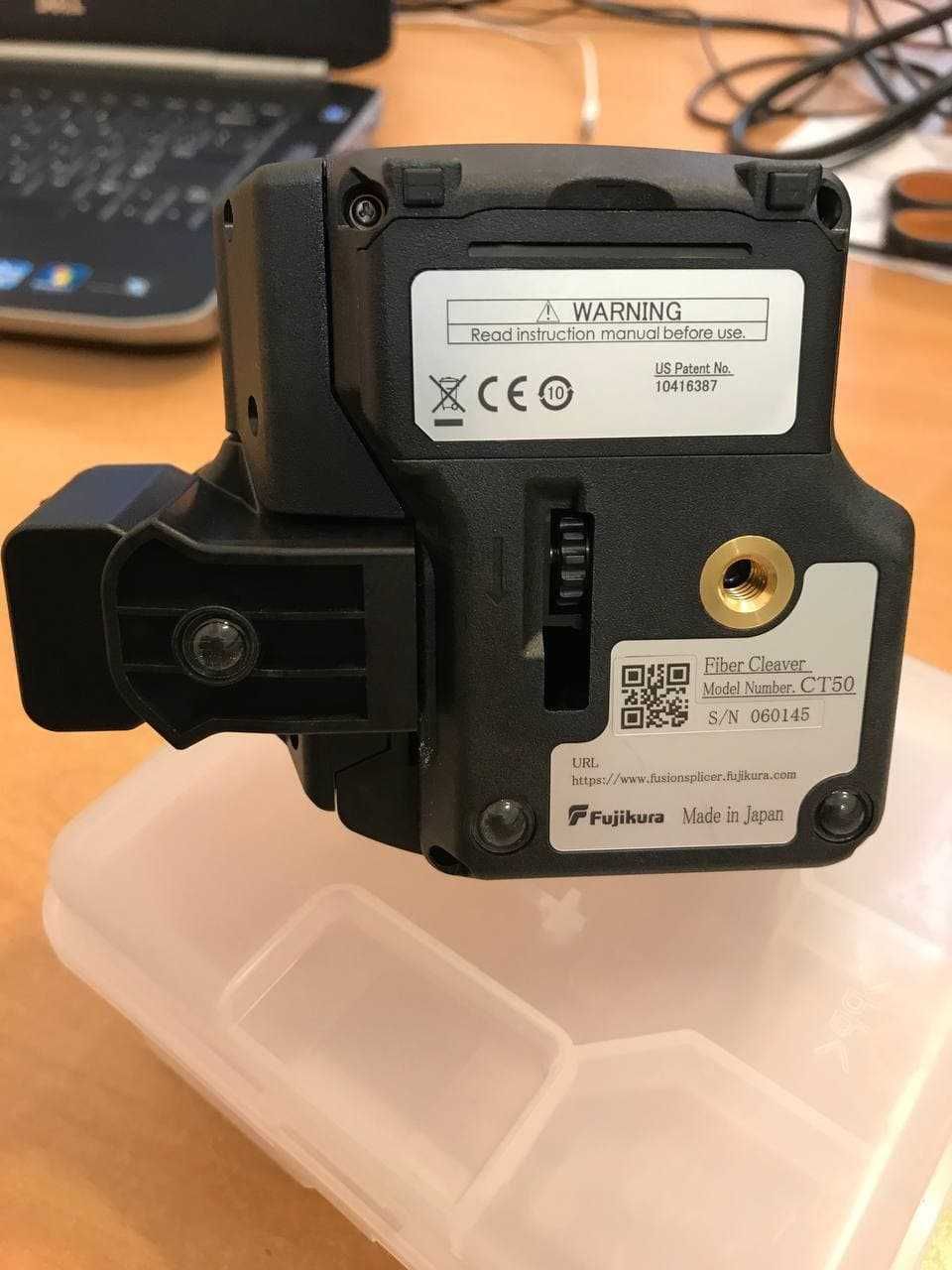 Скалыватель Fujikura CT-50.