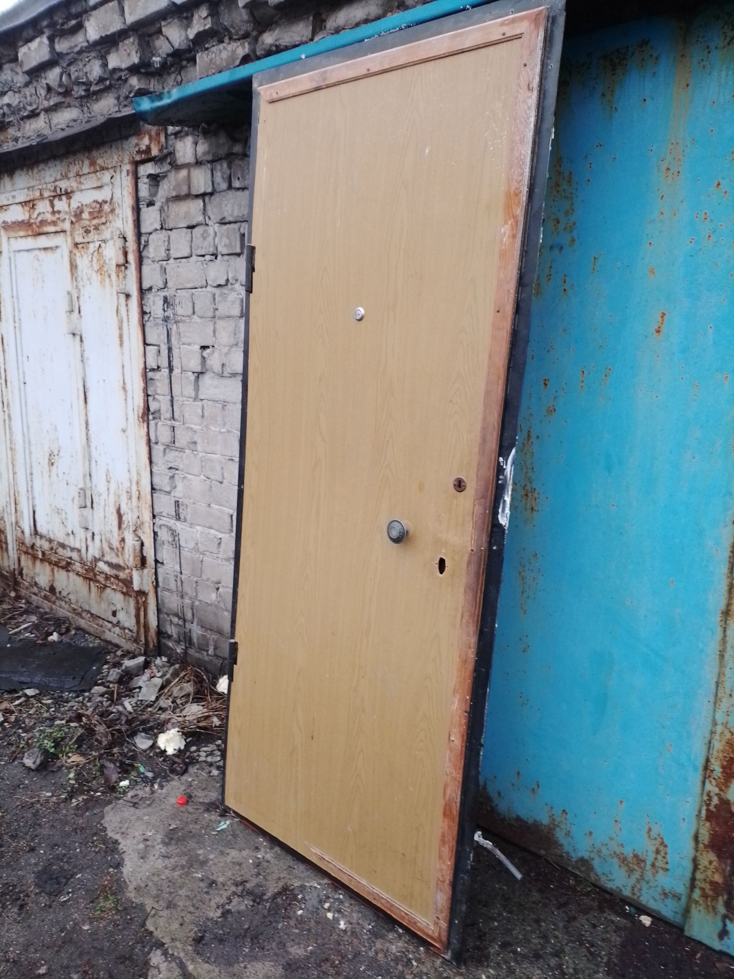 Двери металлические б у