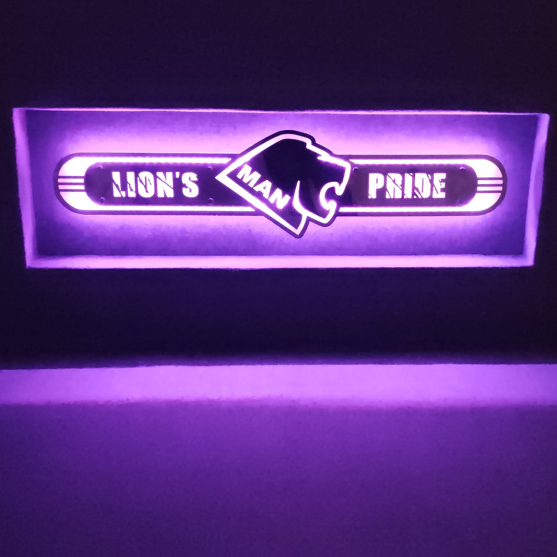 MAN Lustro LED  na tylną ścianę, nad łóżko Lion's Pride M01-RGB