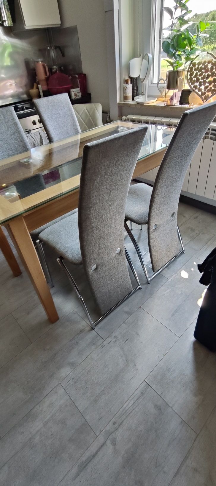 Stół z dębu czerwonego + 4 krzesła