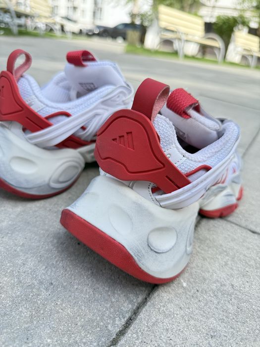 Adidas XLG Runner Lux red
