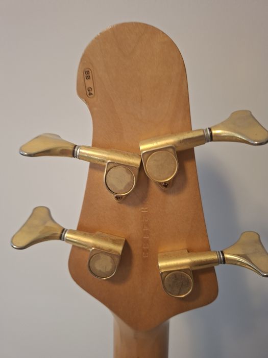 Gitara basowa Yamaha BB4G bass