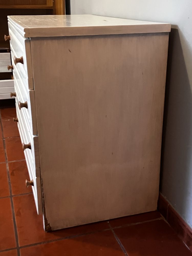 cómoda branca pintada