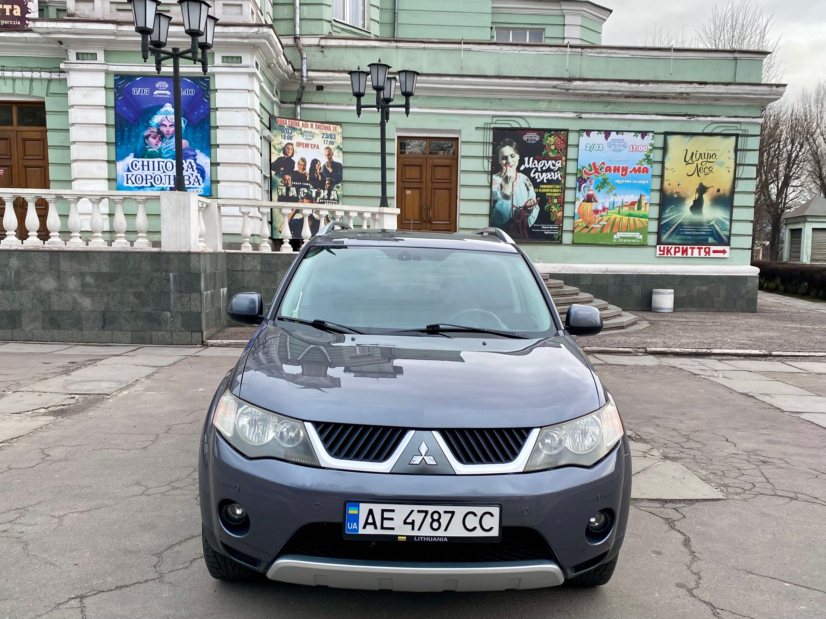 Авто Позашляховик Mitsubishi Outlander XL