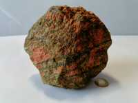 Naturalny kamień Unakit w formie surowych brył nr 2