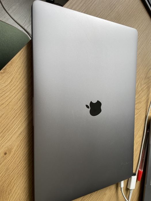 MacBook 15 pro ..