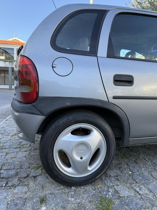 Corsa b (estimadinho)