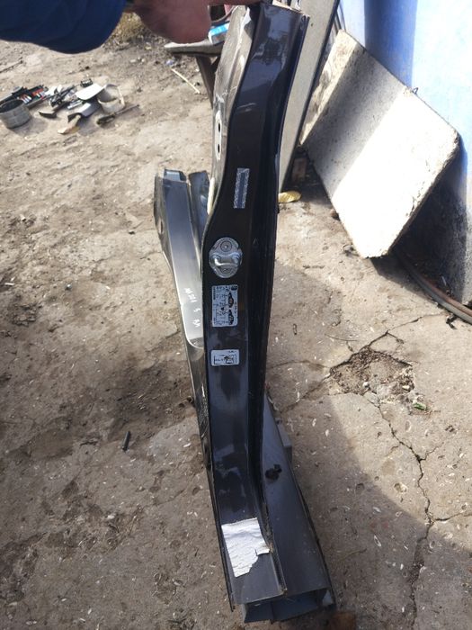 Стойка кузова центральная правая Mazda 3 (2015 гол)