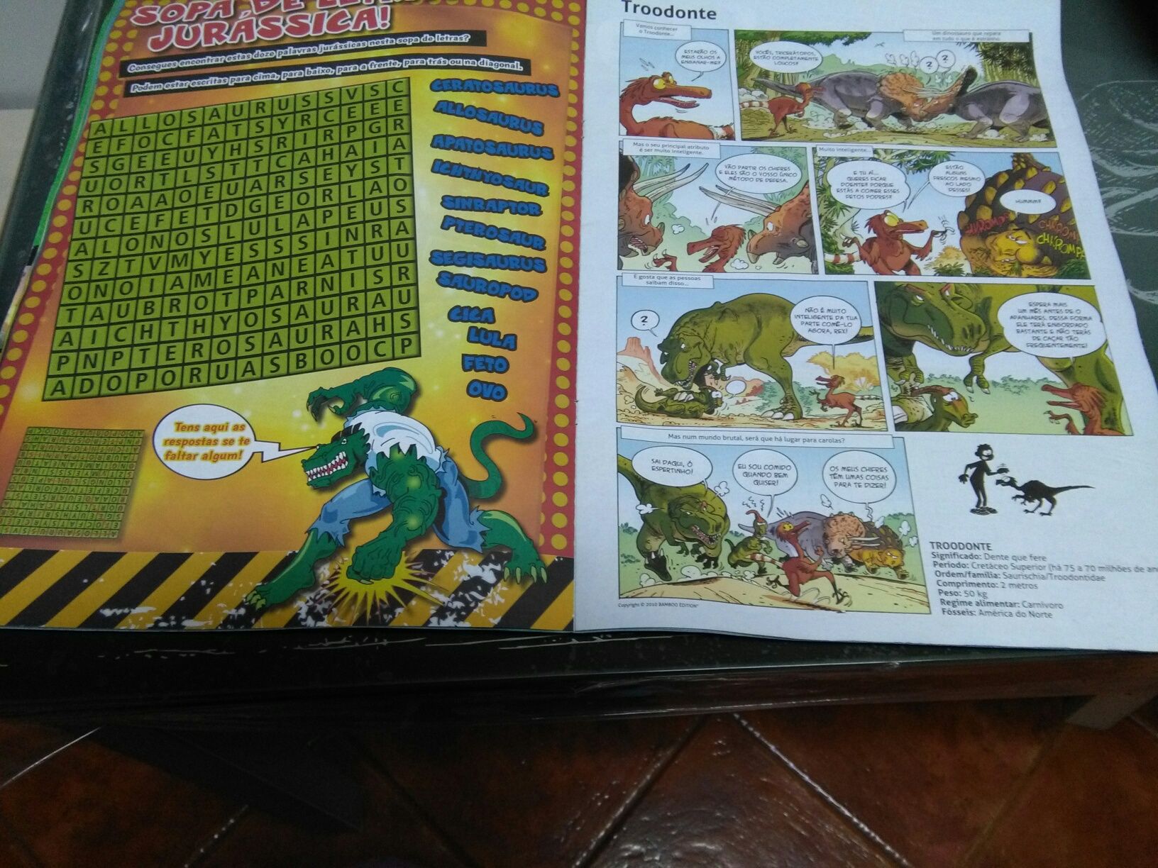 Revista Mega Dino com Posteres de Dinaussauros