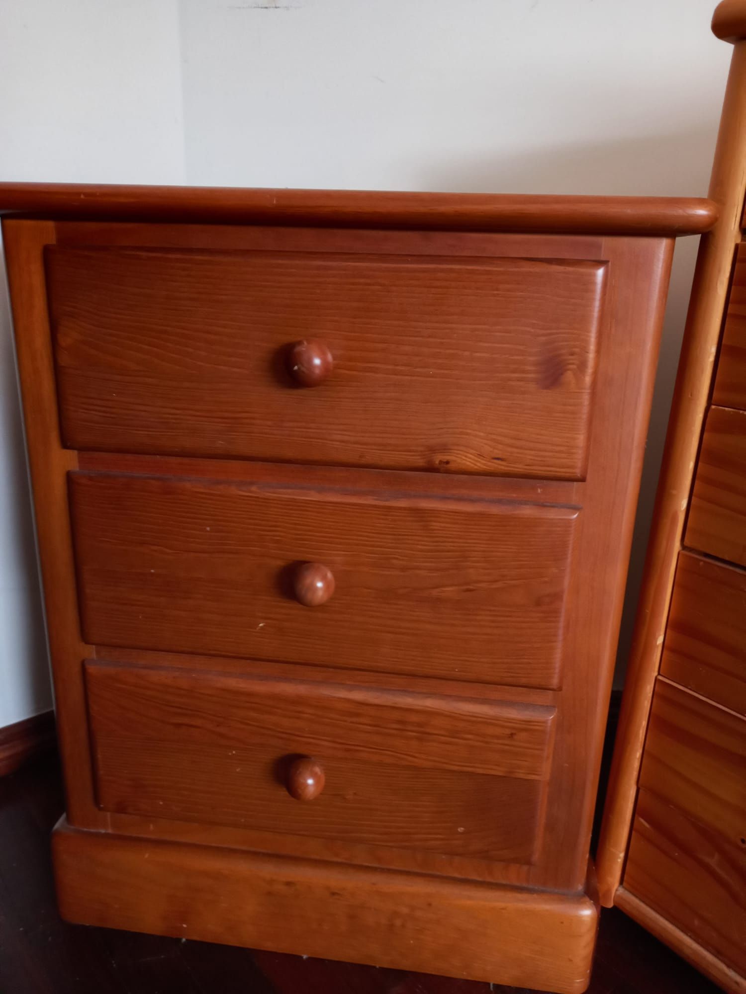 Conjunto de cama e mesa de cabeceiras em cerejeira com colchão, mais