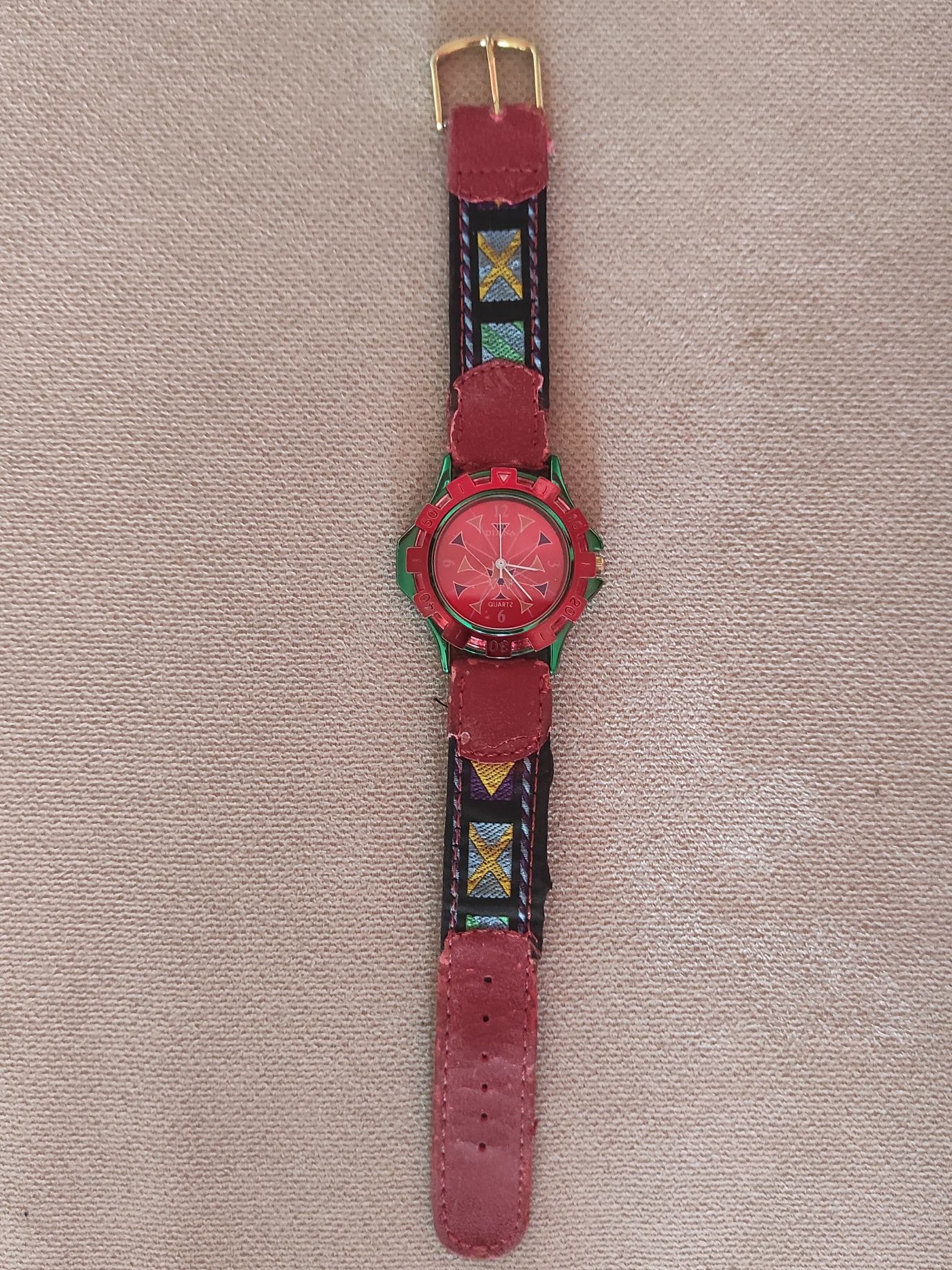 Zegarek damski z kolorowym paskiem