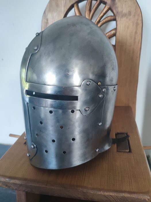 Hełm rycerski krucjatowy stalowy sugarloaf nowy rycerz zbroja