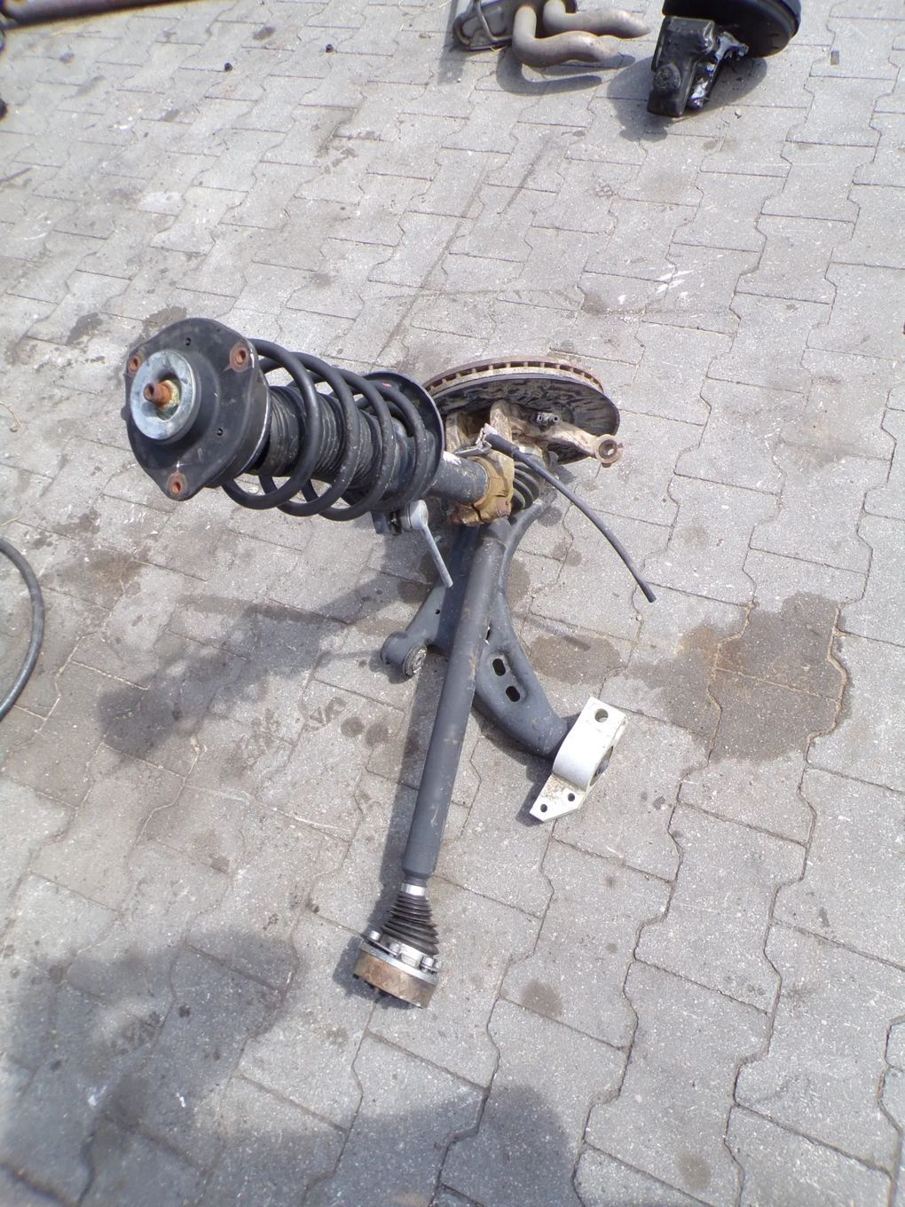 MACPHERSWON ZAWIESZENIE PRAWY PRZÓD VOLKSWAGEN PASSAT B7