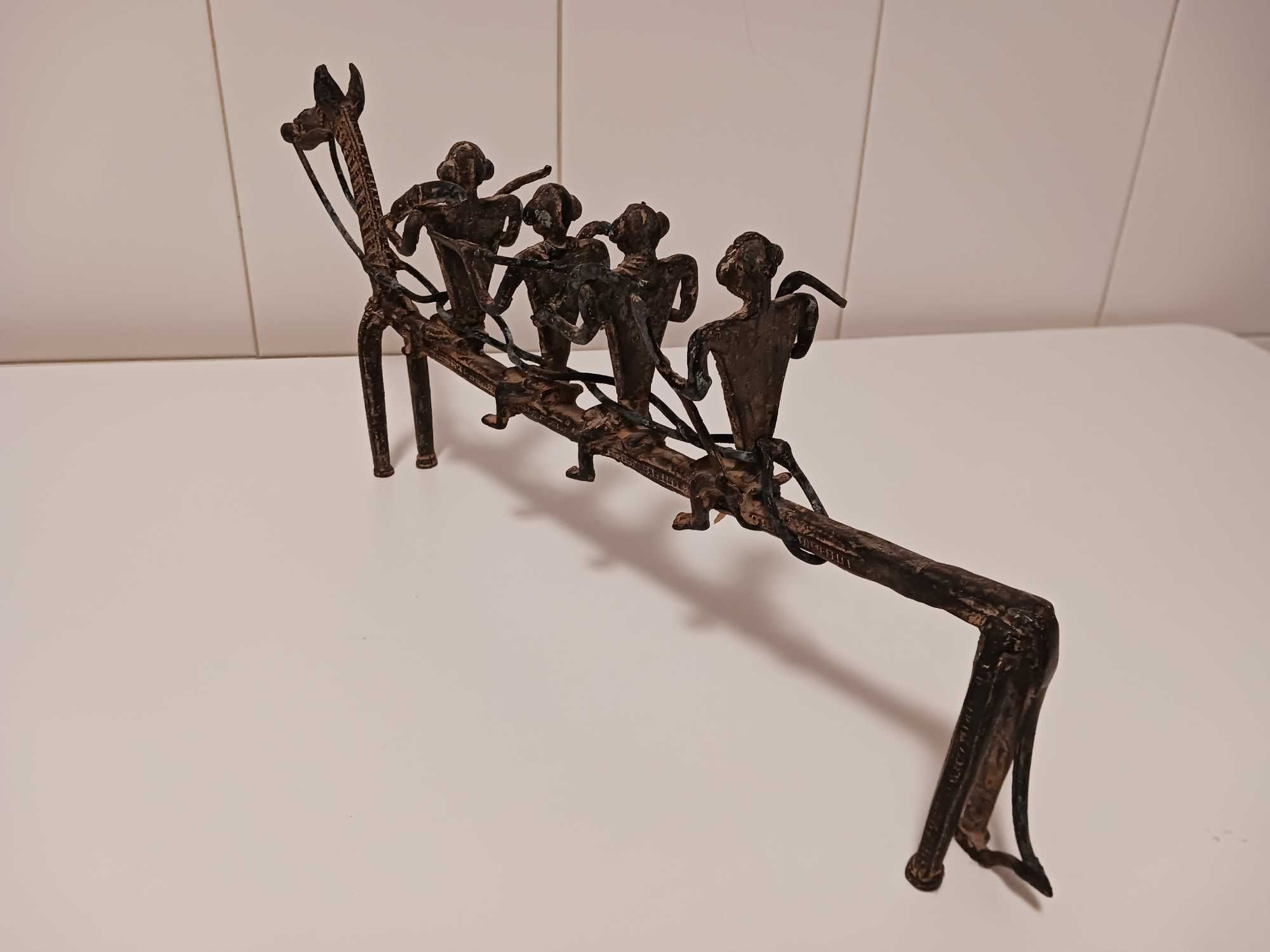 Estátua antiga em bronze