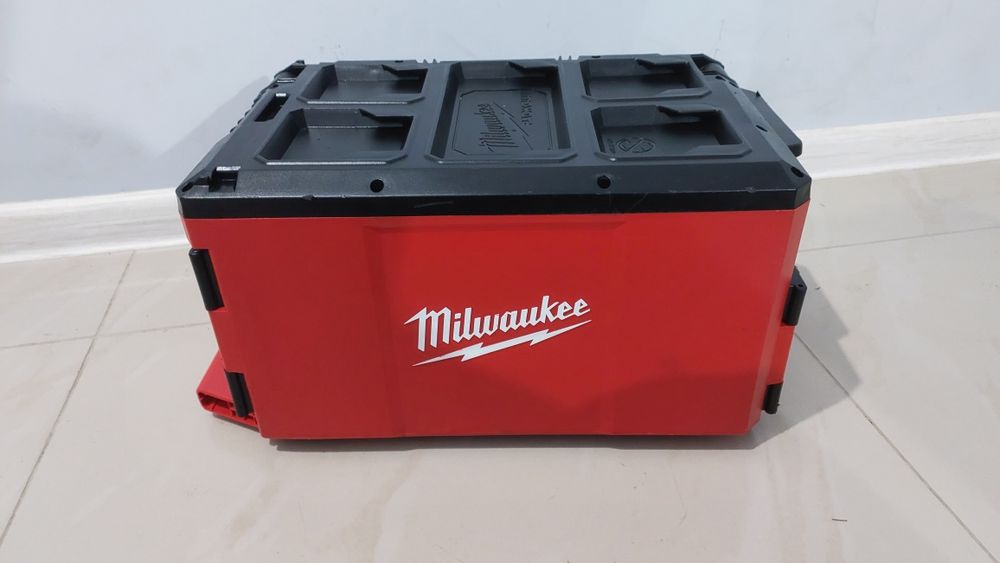 Ліхтар акамуляторний Milwaukee Packout M18 POALC