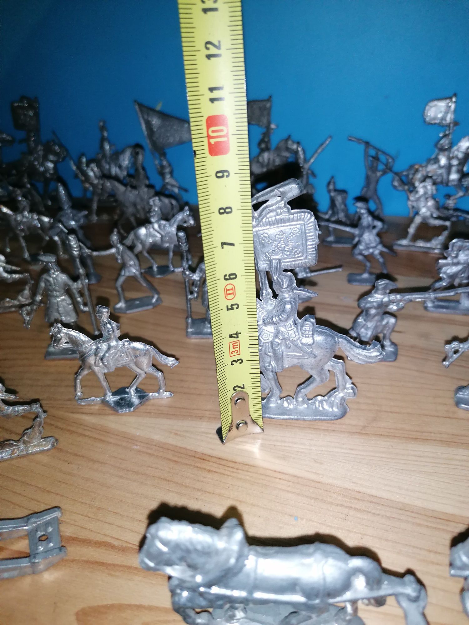 Figurki żołnierzyki cynowe  4 kg. ponad 120 szt