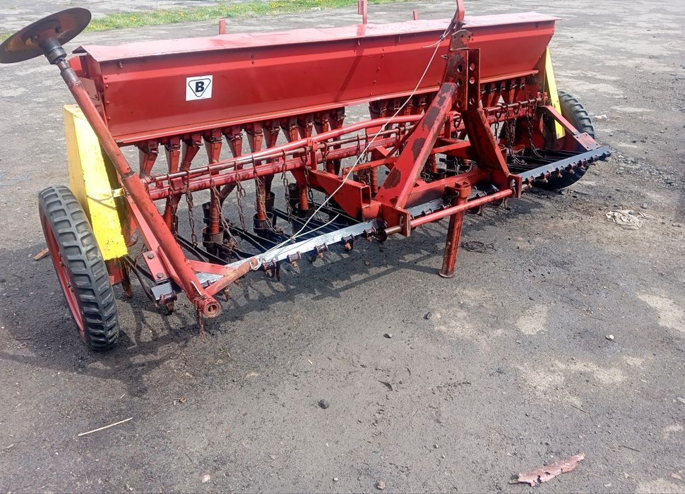 Продам польський плуг 3-30,3-35,грабалка,