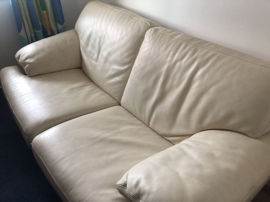 Sofá em pele, bege