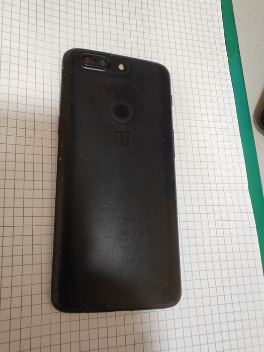 OnePlus 5T Б/у телефон.