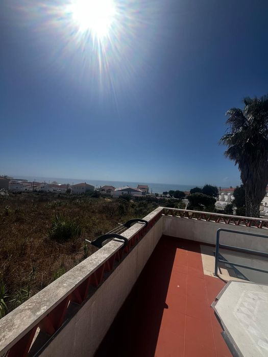 Morada V2 garagem 2 carros junto a praia São Sebastião Ericeira