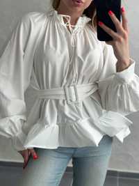 Блуза белая с рюшами универсал С-М