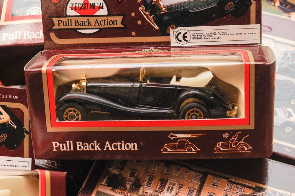 Lote de 27 carros Die Cast Metal