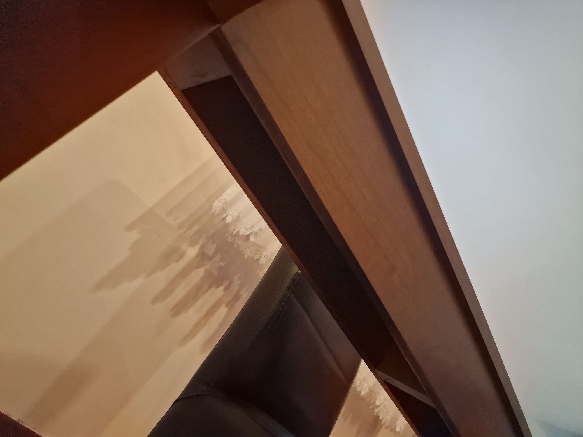 Conjunto de mesa de jantar em madeira com tampo de vidro + 4 cadeiras