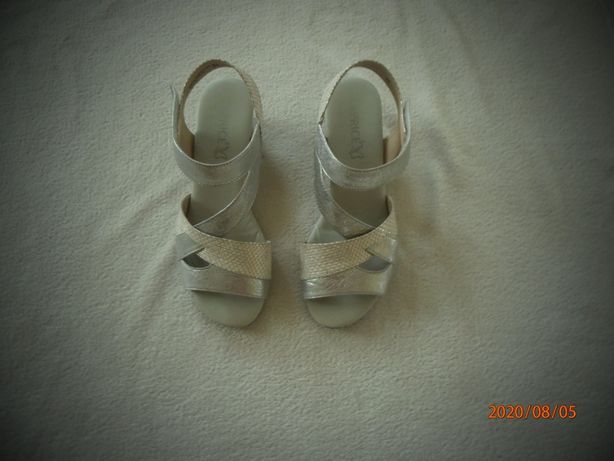 Eleganckie buty Cprice srebrno-złote 37,5